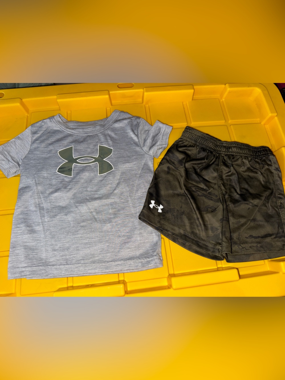 Under Armour Kids Gray Performance Tee with Black Logo